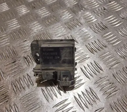 Citroen C4 I Picasso Coolant fan relay 9673999880