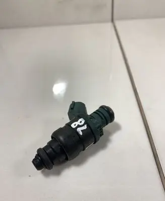 Audi A3 S3 8L Fuel injector 037906031AL