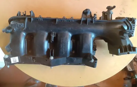 Mercedes-Benz GLA W156 Intake manifold A2700900737 12293Q01