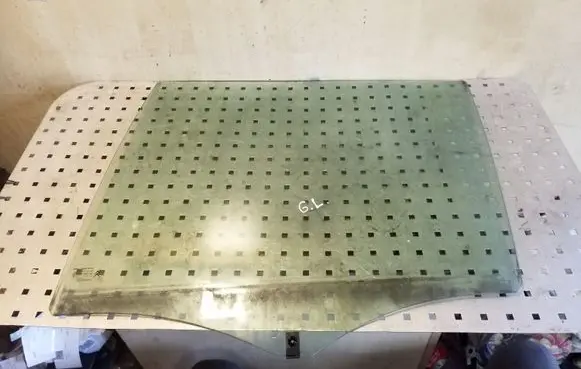 Rear door window glass