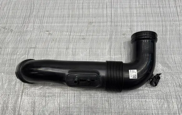 Maserati Grecale Air intake hose/pipe 6701565080