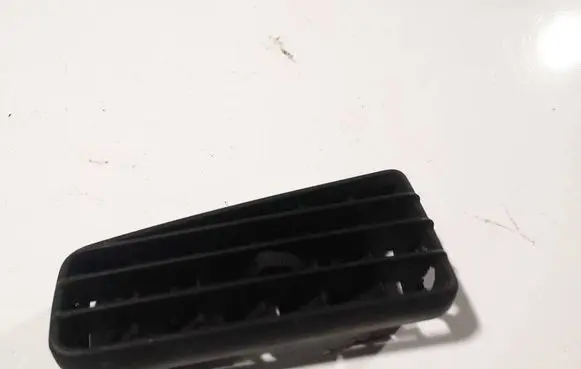 Volkswagen Golf III Dash center air vent grill