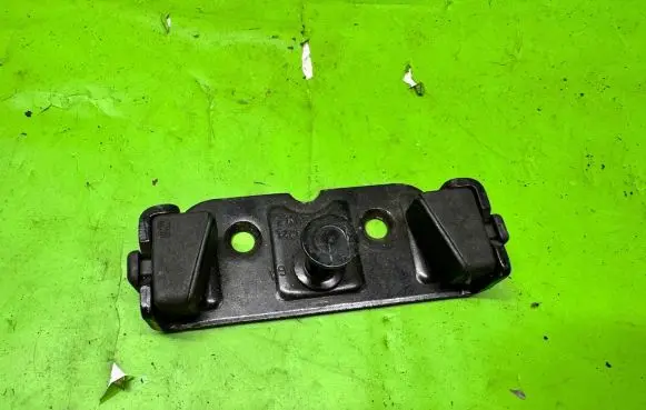 BMW 5 E60 E61 Rear door lock loop/hook striker 8203771
