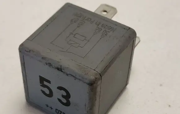 Volkswagen PASSAT B6 Other relay 141951253B