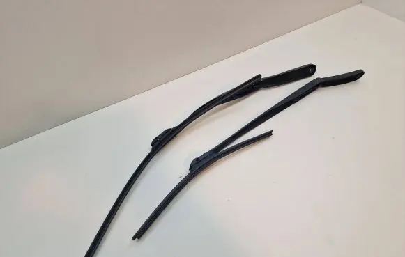 BMW 5 F10 F11 Front wiper blade arm
