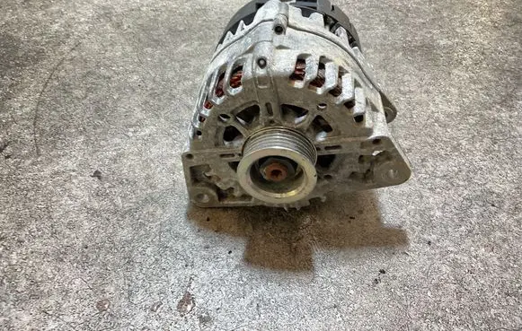 Mercedes-Benz Sprinter W907 W910 Generator/alternator A0009063903 2623499