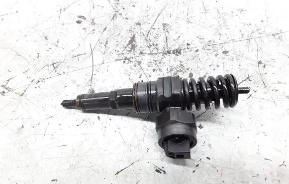 Volkswagen Golf IV Fuel injector 038130073F