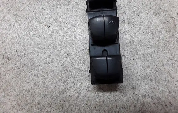 Nissan Juke I F15 Electric window control switch 254011KK0B