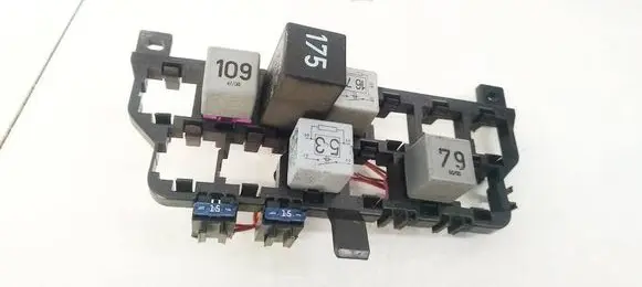 Volkswagen Golf IV Fuse box set 8D0937503E