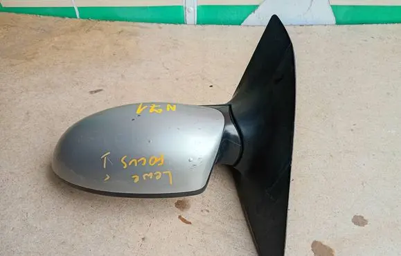 Ford Focus Front door electric wing mirror 122336