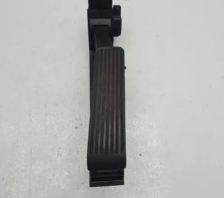 Mercedes-Benz E W211 Accelerator throttle pedal A2113010001 S5183