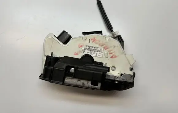 Volkswagen Amarok Rear door lock 2H0839016E