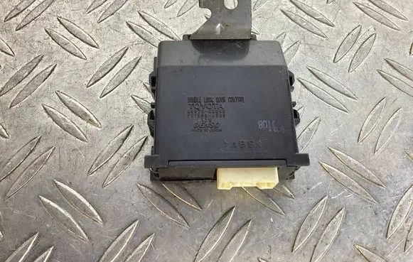 Lexus RX 450H Door central lock control unit/module 8597048040 0515004380