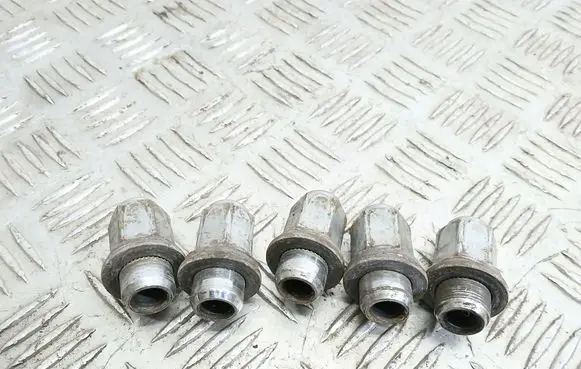 Toyota RAV 4 (XA20) Nuts/bolts 