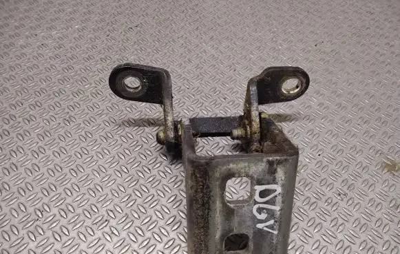 Opel Insignia A Rear door upper hinge A046574