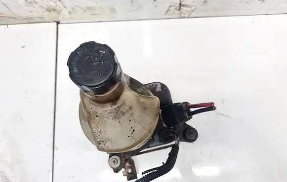 Volvo V50 Power steering pump 5N513K514CA