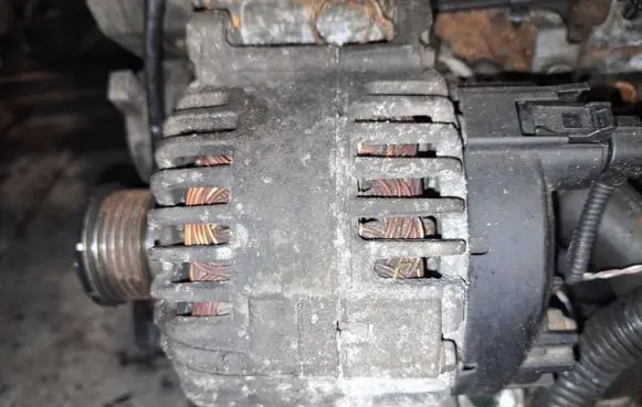 Volkswagen PASSAT B6 Generator/alternator 06f903023c