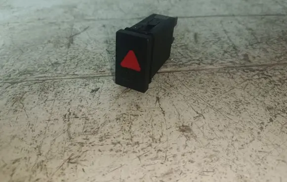Volkswagen PASSAT B5.5 Hazard light switch 3B0953235C