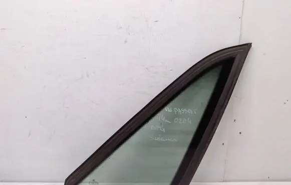 Rear side window
