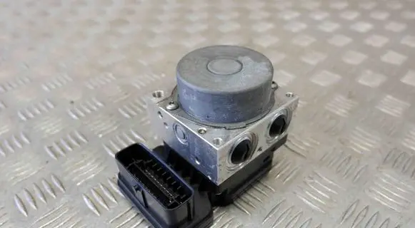 Toyota Prius (XW50) ABS Pump 4451047070 11304041030