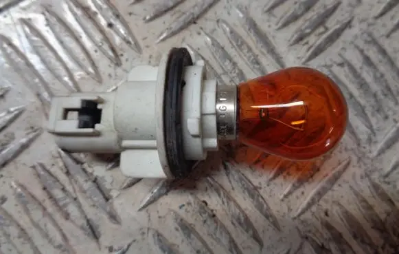 Nissan Note (E12) Headlight/headlamp bulb 