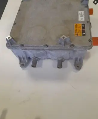 Voltage converter inverter