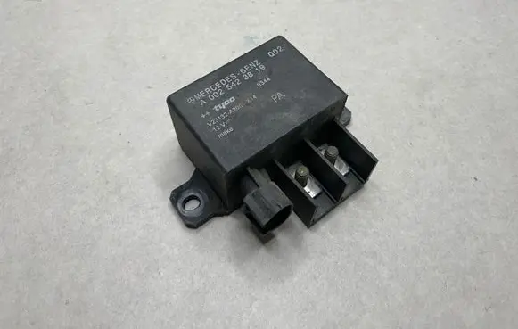 Mercedes-Benz E W211 Charging relay A0025423819