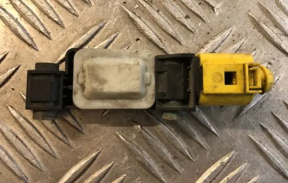Audi A4 S4 B6 8E 8H Airbag deployment crash/impact sensor