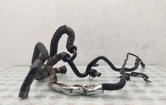 Engine coolant pipe/hose