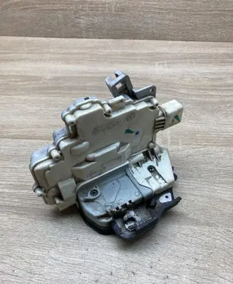 Audi A6 S6 C6 4F Rear door lock 4F0839016