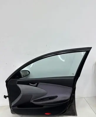 Nissan Primera Front door
