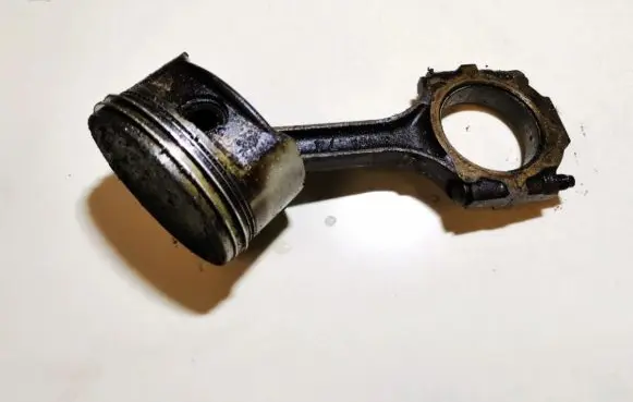 KIA Sedona Piston with connecting rod
