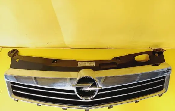 Opel Astra H Front grill 13225780