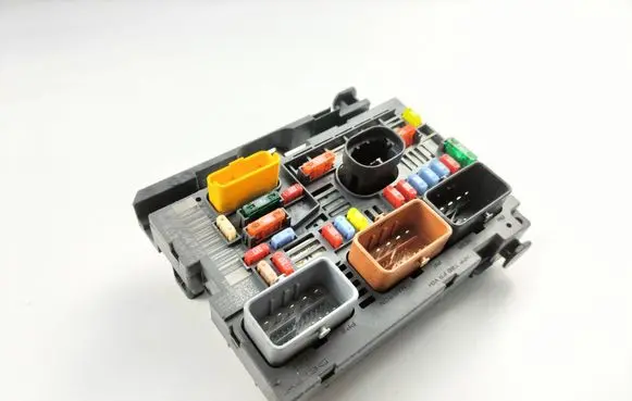 Citroen C5 Fuse module 9667044980