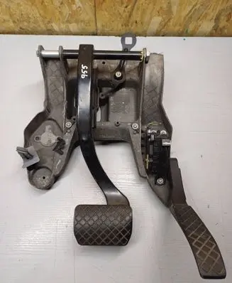 Audi Q7 4L Brake pedal 7L0723142B 7L8723117