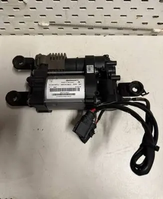 Porsche Macan (95B) Air suspension compressor/pump 95B616006D 6940000991
