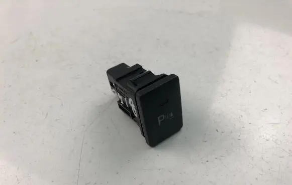 Toyota Auris E180 Other switches/knobs/shifts 15B533