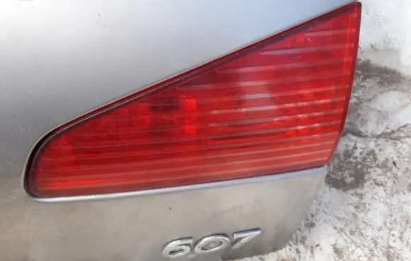 Peugeot 607 Tailgate rear/tail lights