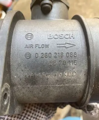 Volvo V70 Mass air flow meter 8670115 0280218088