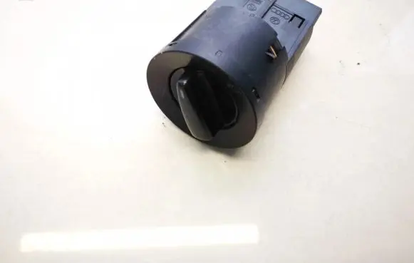 Volkswagen Golf IV Light switch 1c0941531