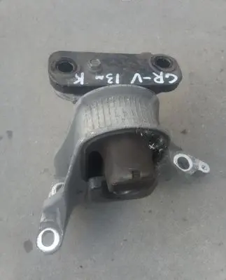 Honda CR-V Engine mount bracket