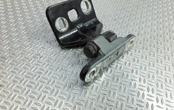 Mercedes-Benz E W211 Rear door lower hinge
