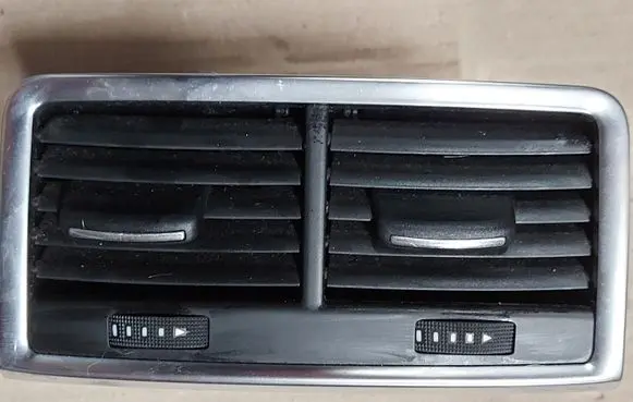 Audi Q7 4L Rear air vent grill 4L0819203