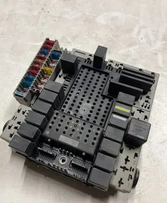 Volvo V70 Fuse box set 8651548 8651547 000001266794