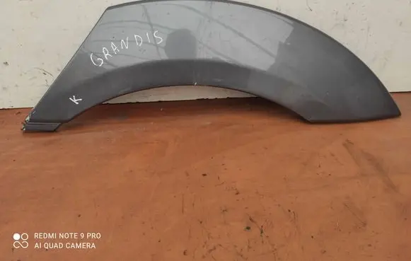 Mitsubishi Grandis Fender trim (molding) 7680A057