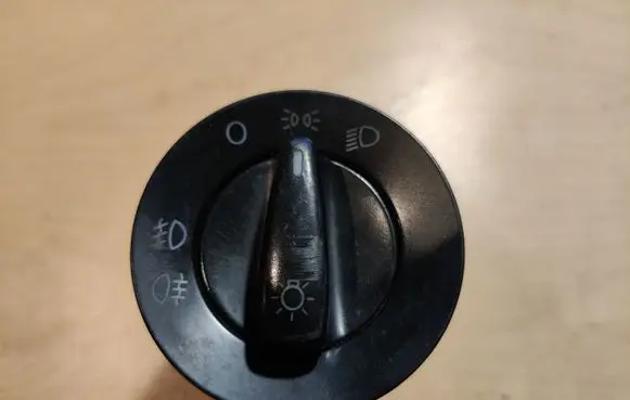 Volkswagen Golf IV Light switch 1C0941531A