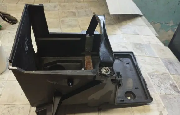 Ford Focus Battery box tray 3M5110723