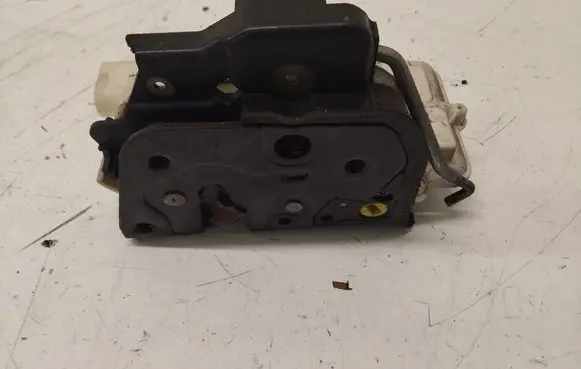 Audi A4 S4 B7 8E 8H Rear door lock 8E0839015