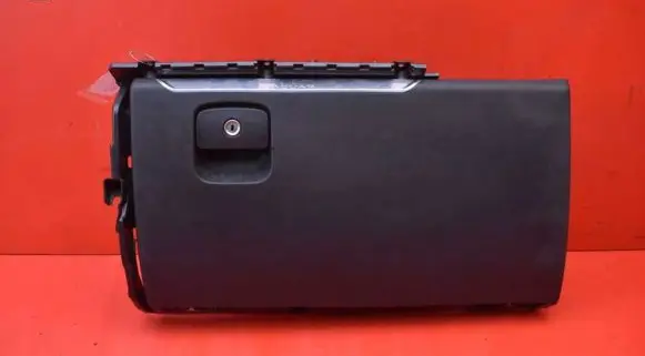 Glove box