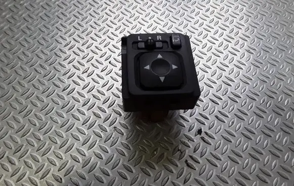 Mitsubishi Grandis Wing mirror switch